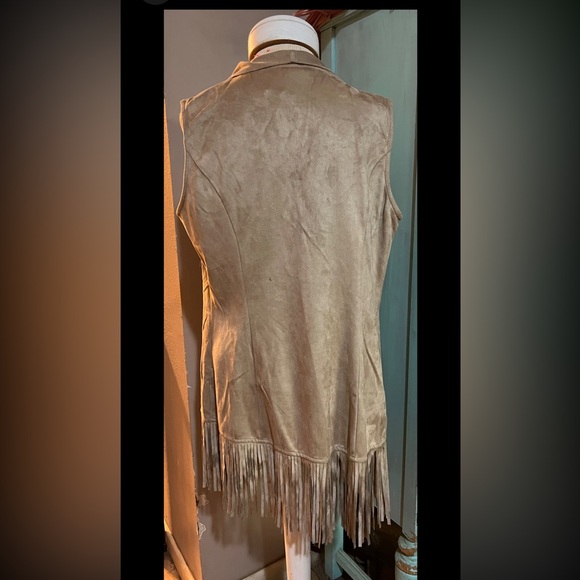 City Chic NWT Faux Suede Tan (Stone) Fringe Drape Vest Plus Size XS 14 RV $79 - Picture 3 of 7